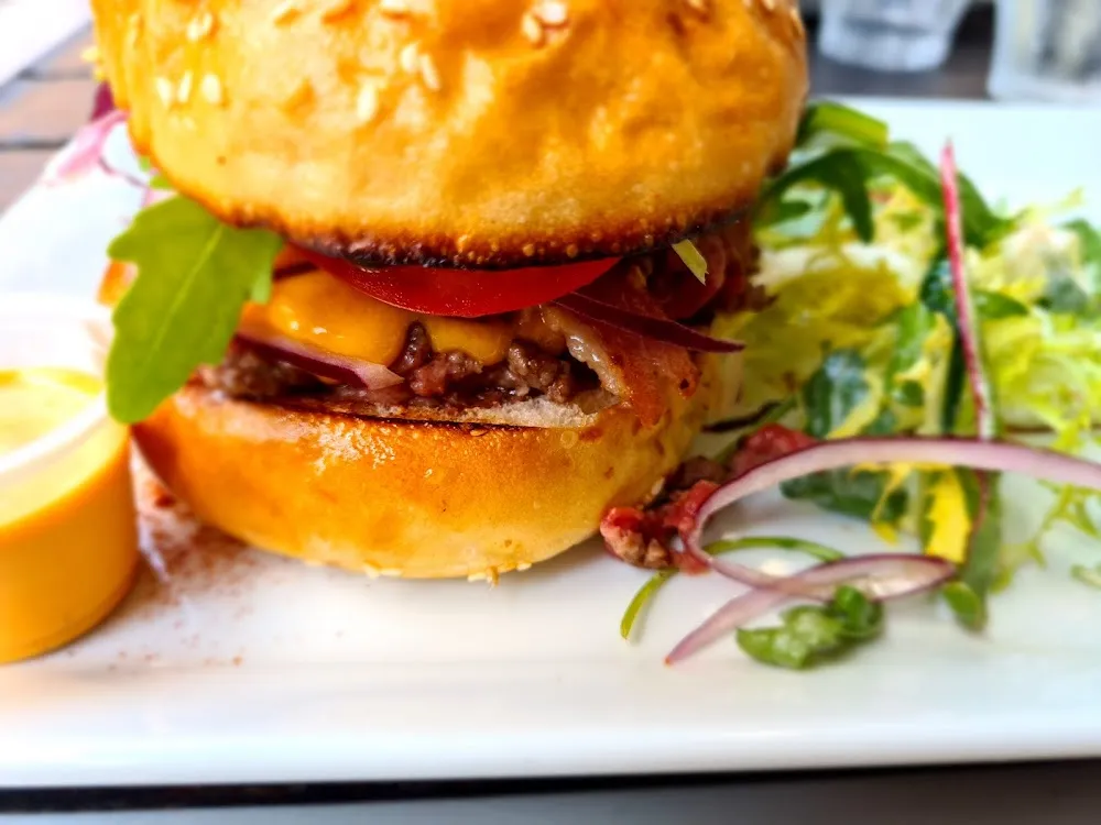 Le Classic Cheese Burger